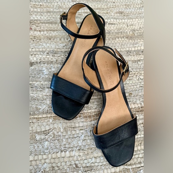 Aplauso Shoes - Aplauso Women’s Strappy Leather Shoes
